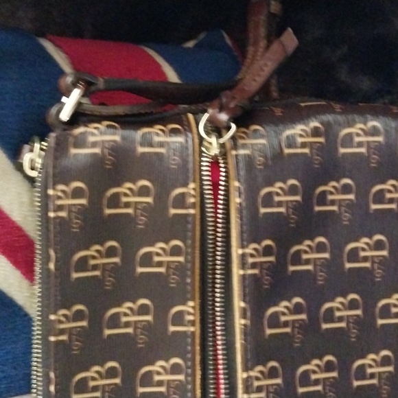 Dooney logo coated cotton shoulder bag never used. Extra long adj.strap. Rich - Picture 2 of 8